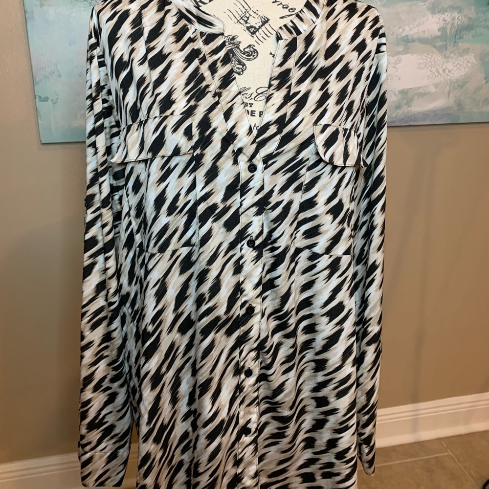 Chic Animal Print Calvin Klein Blouse - Picture 2 of 8